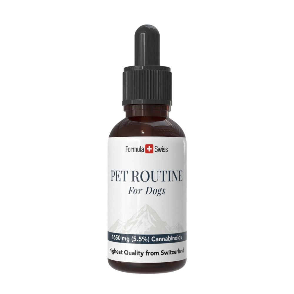 Flaske med Pet Routine til hunde med hvid etiket på hvid baggrund