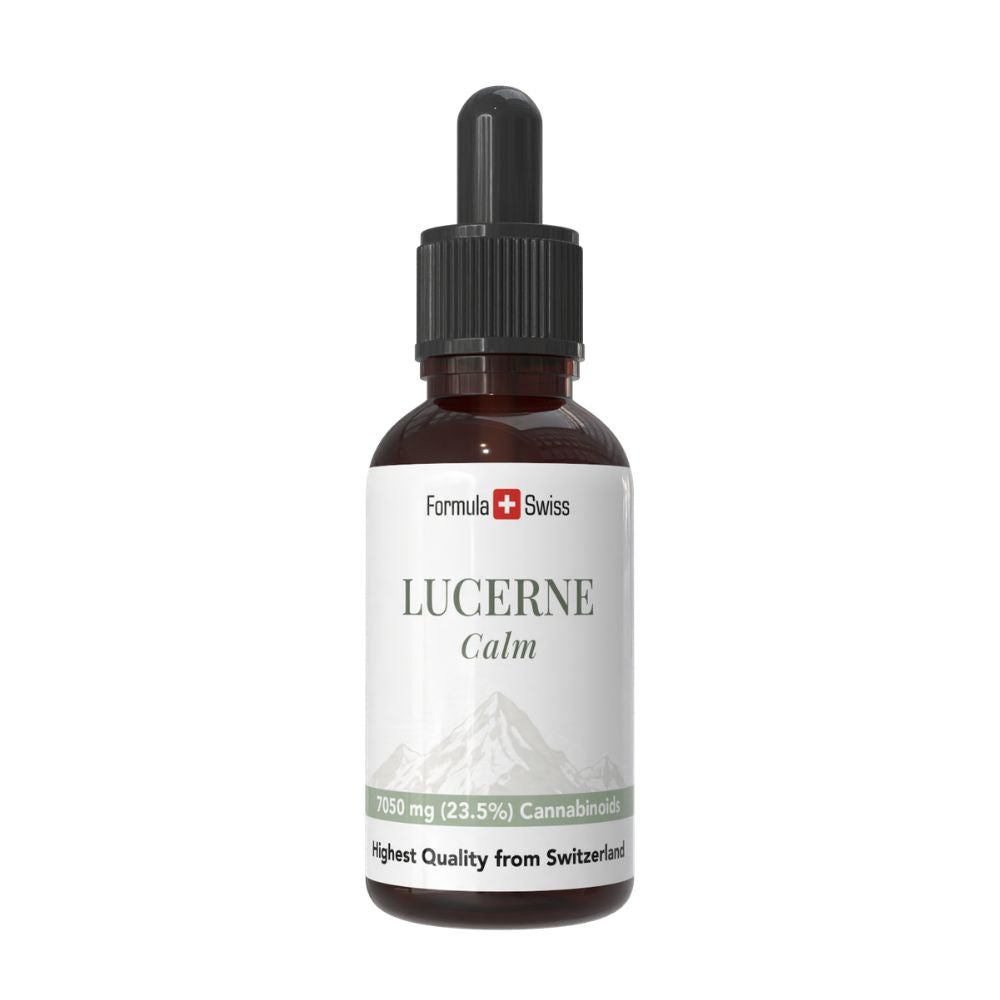 Flaske med Lucerne Calm og Formula Swiss-branding på hvid baggrund